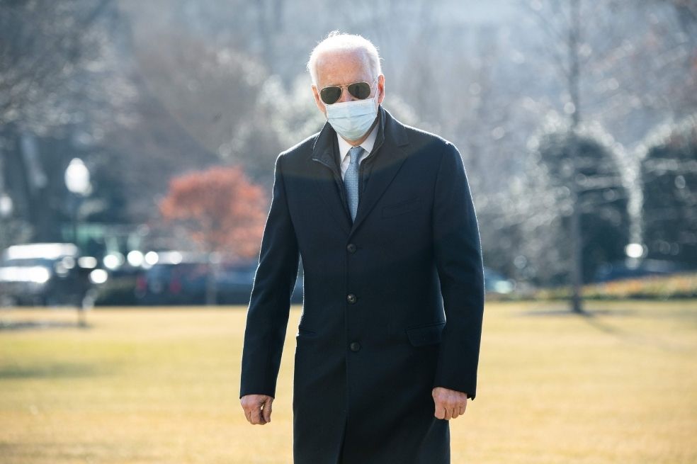 Los aumentos salariales de Biden y sus efectos contrastados, según un estudio