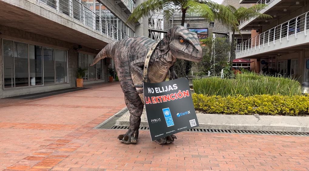 Termina la visita del dinosaurio que advierte sobre la extinción en Colombia