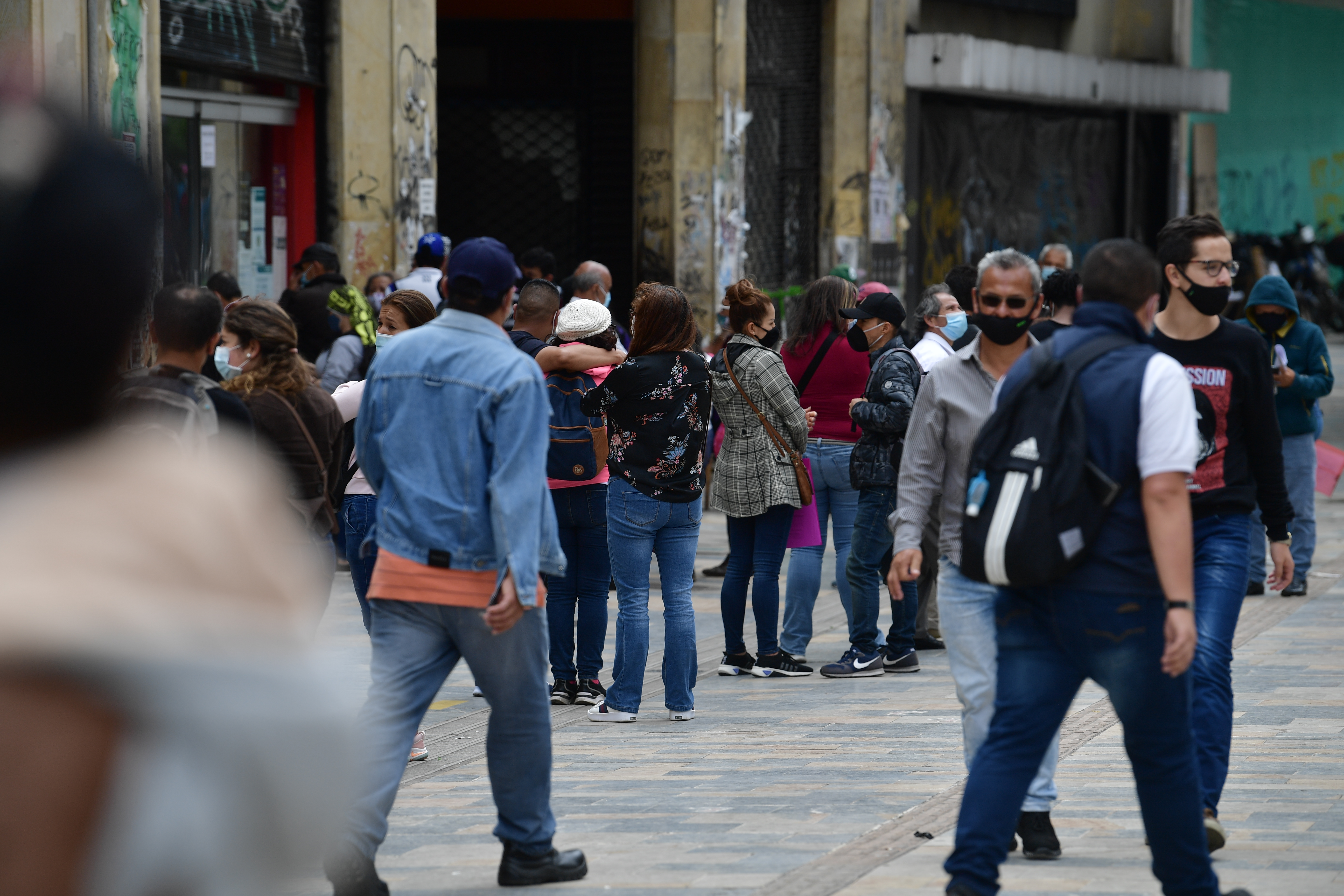 El 24 % de los viajes en Bogotá se hacen a pie, ¿cómo se protege al peatón?