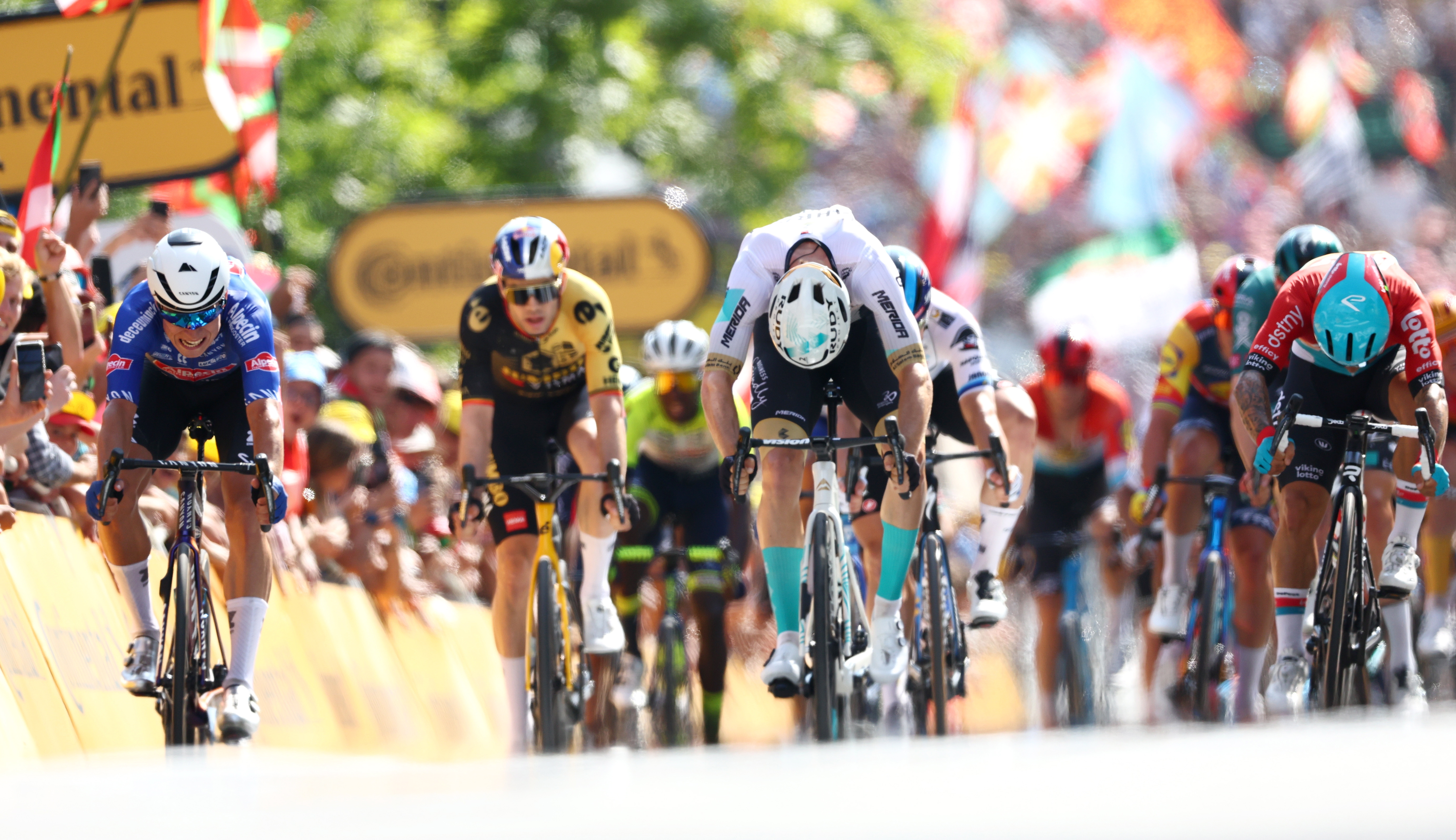 Amorebieta-etxano (Spain), 03/07/2023.- Belgian rider Jasper Philipsen (L) of team Alpecin-Deceuninck wins the third stage of the Tour de France 2023, a 193,5km race from Amorebieta-Etxano in Spain to Bayonne in France , 03 July 2023. German rider Phil Bauhaus (C) of team Bahrain-Victorious placed second and Australian rider Caleb Ewan (R) of team Lotto Dstny third. (Ciclismo, Bahrein, Francia, España) EFE/EPA/MARTIN DIVISEK