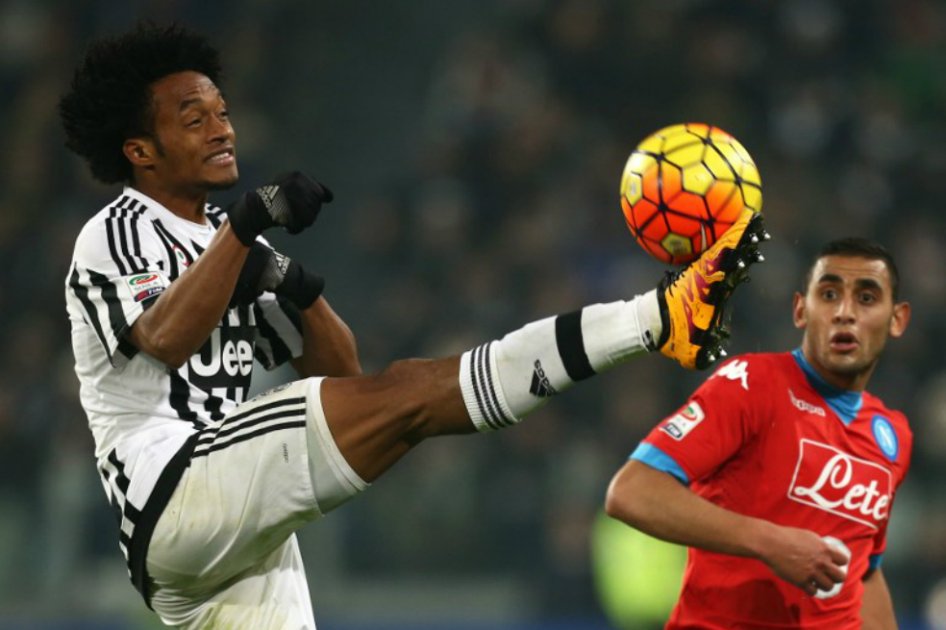 Cuadrado jugó todo el partido en victoria clave de Juventus para obtener el liderato