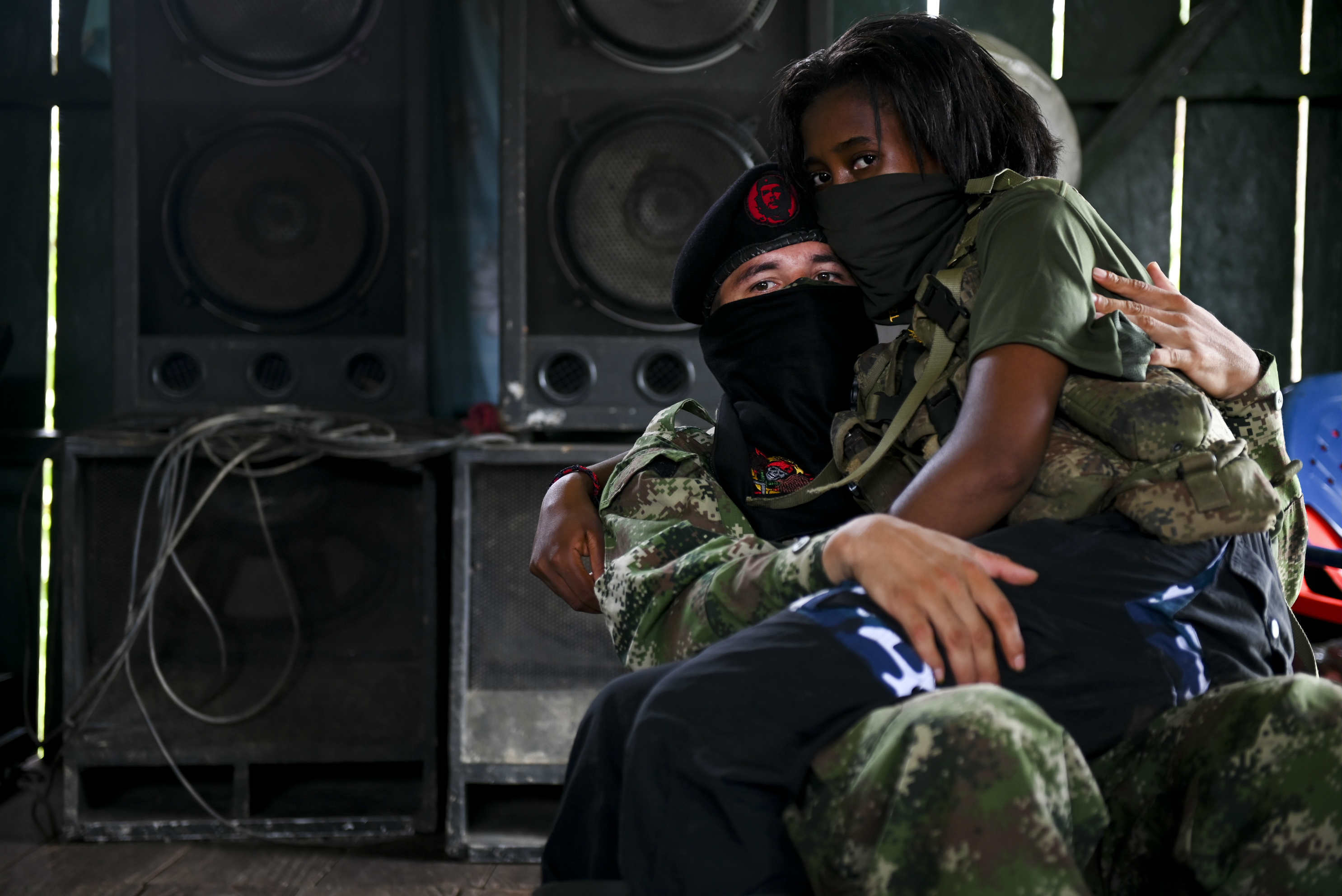 Antes se disputaban el control territorial con las Farc, pero con el desarme de los "compas" -como les dicen-, el Eln se quedó enfrentando al ejército, las disidencias del primer grupo y bandas armadas del narcotráfico.