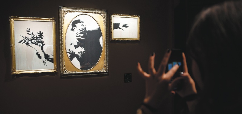 Grafiti Banksy montaje de la exposicioin y parte de sus obras