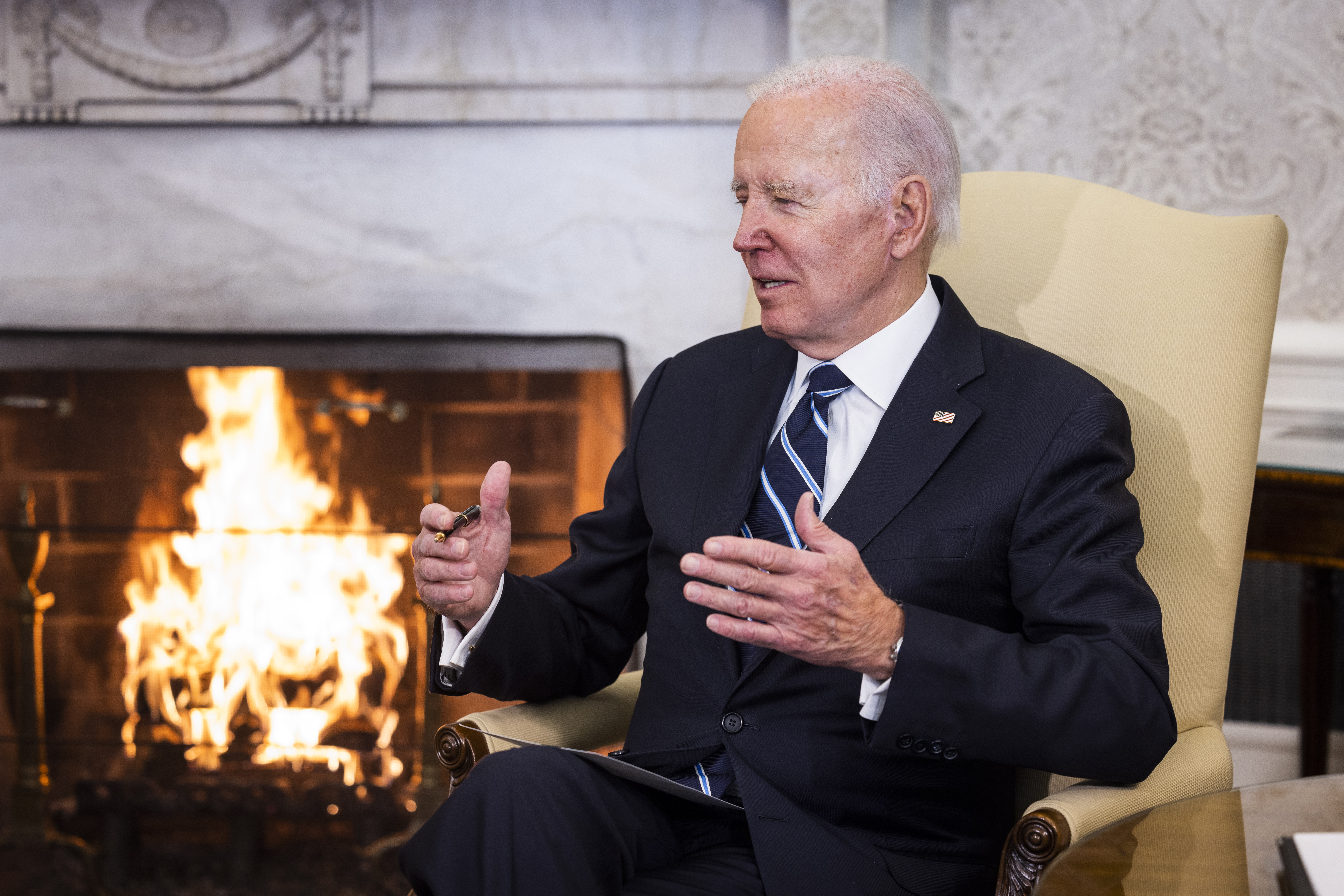 Washington (United States), 13/01/2023.- US President Joe Biden holds a meeting with Prime Minister of Japan Kishida Fumio (not pictured) inside the Oval Office of the White House in Washington, DC, USA 13 January 2023. Biden meets Kishida to discuss bilateral security issues in the Indo-Pacific, including relations with North Korea and China. (Japón, Estados Unidos) EFE/EPA/JIM LO SCALZO / POOL