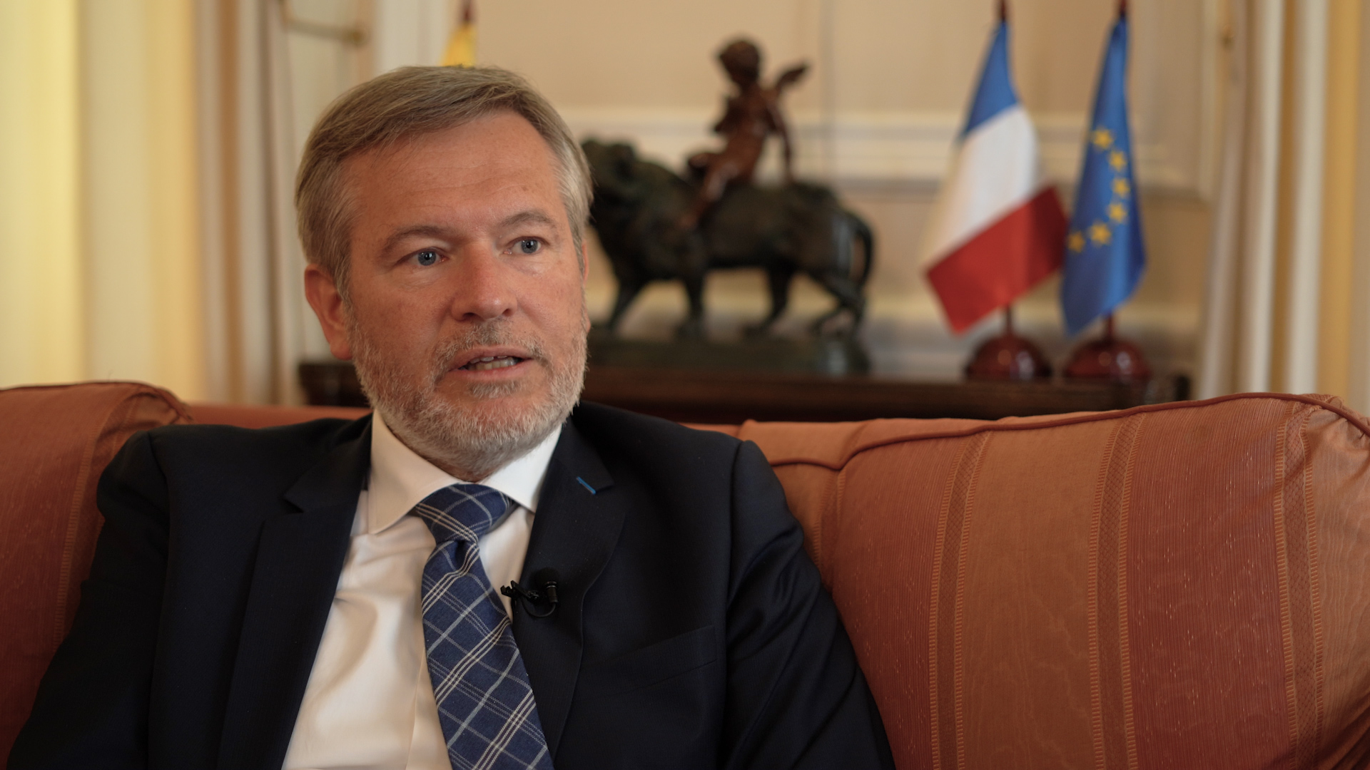 “Tenemos que acostumbrarnos a convivir con el COVID-19”: embajador de Francia