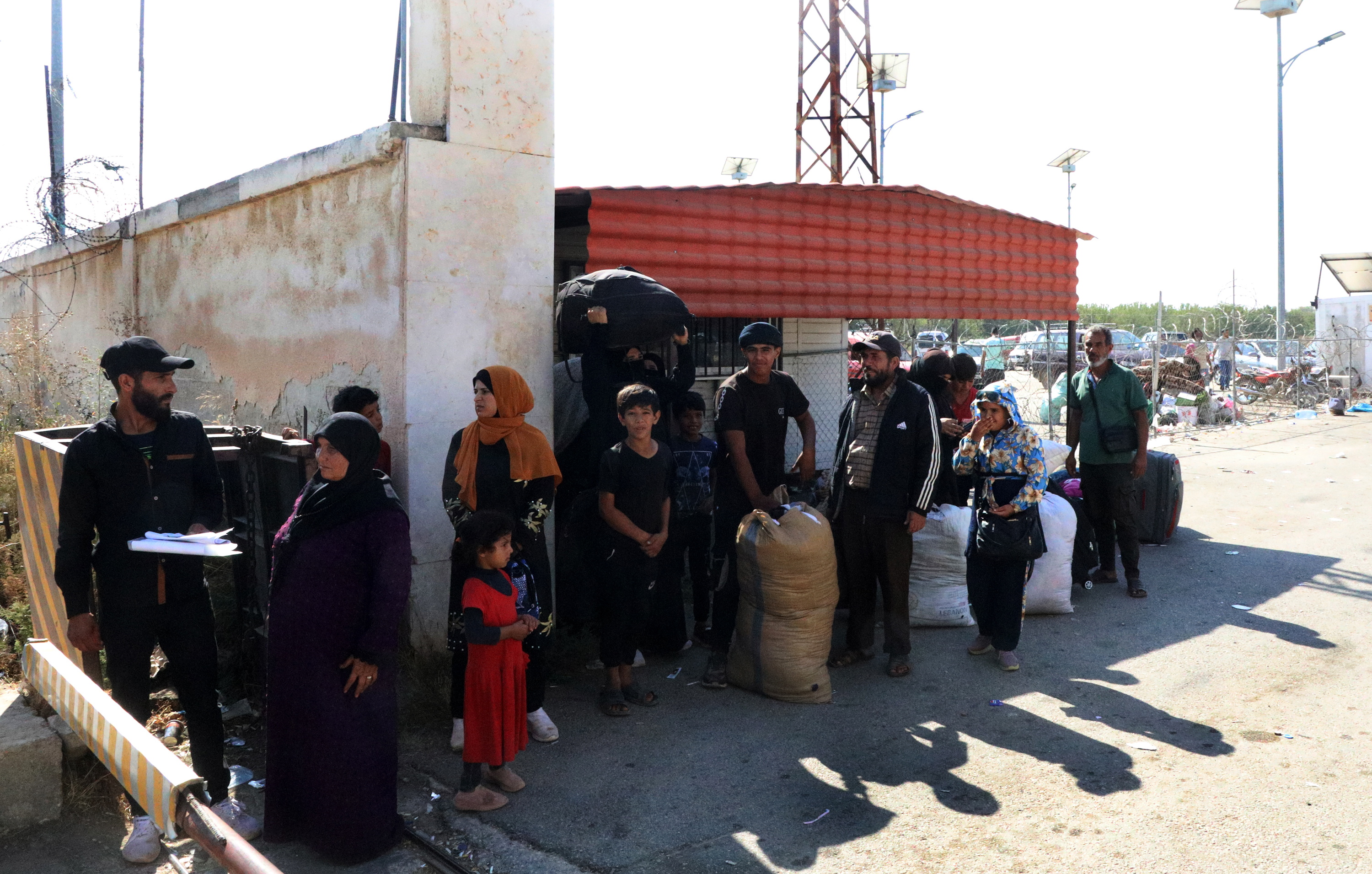 Al-qaseer (Syrian Arab Republic), 29/09/2024.- Lebanese refugees arrive at the Jousia crossing border between Syria and Lebanon at Al-qaseer, southwest Syria, 29 September 2024. Over 30,000 Lebanese refugees have fled into Syria, seeking safety from the ongoing Israeli airstrikes targeting the Dahiyeh district in southern Beirut, which have caused widespread destruction and pushed many civilians to escape across the border. Hezbollah confirmed the death of Hassan Nasrallah, the long-standing leader of Hezbollah, in a statement on 28 September 2024. (Líbano, Siria, Hizbulá/Hezbolá) EFE/EPA/STR