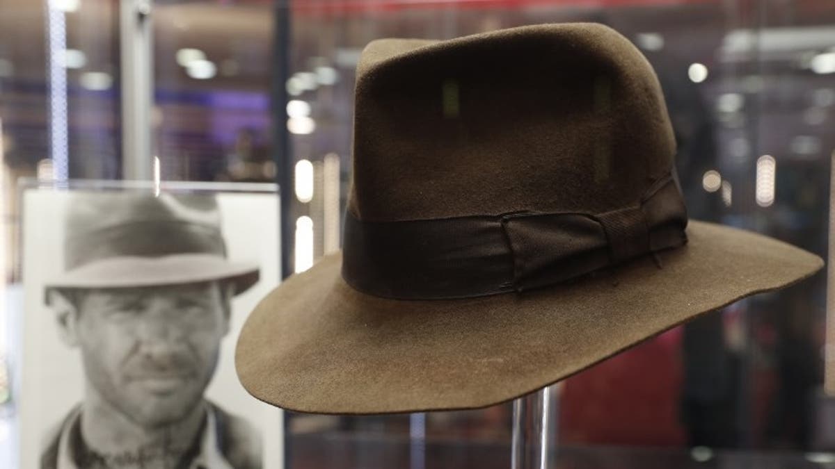 Sombrero de Indiana Jones y androide de “Star Wars”, a subasta en Los  Ángeles