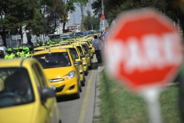 Gremio de taxistas en Cartagena marchan para exigirle al Distrito más garantías