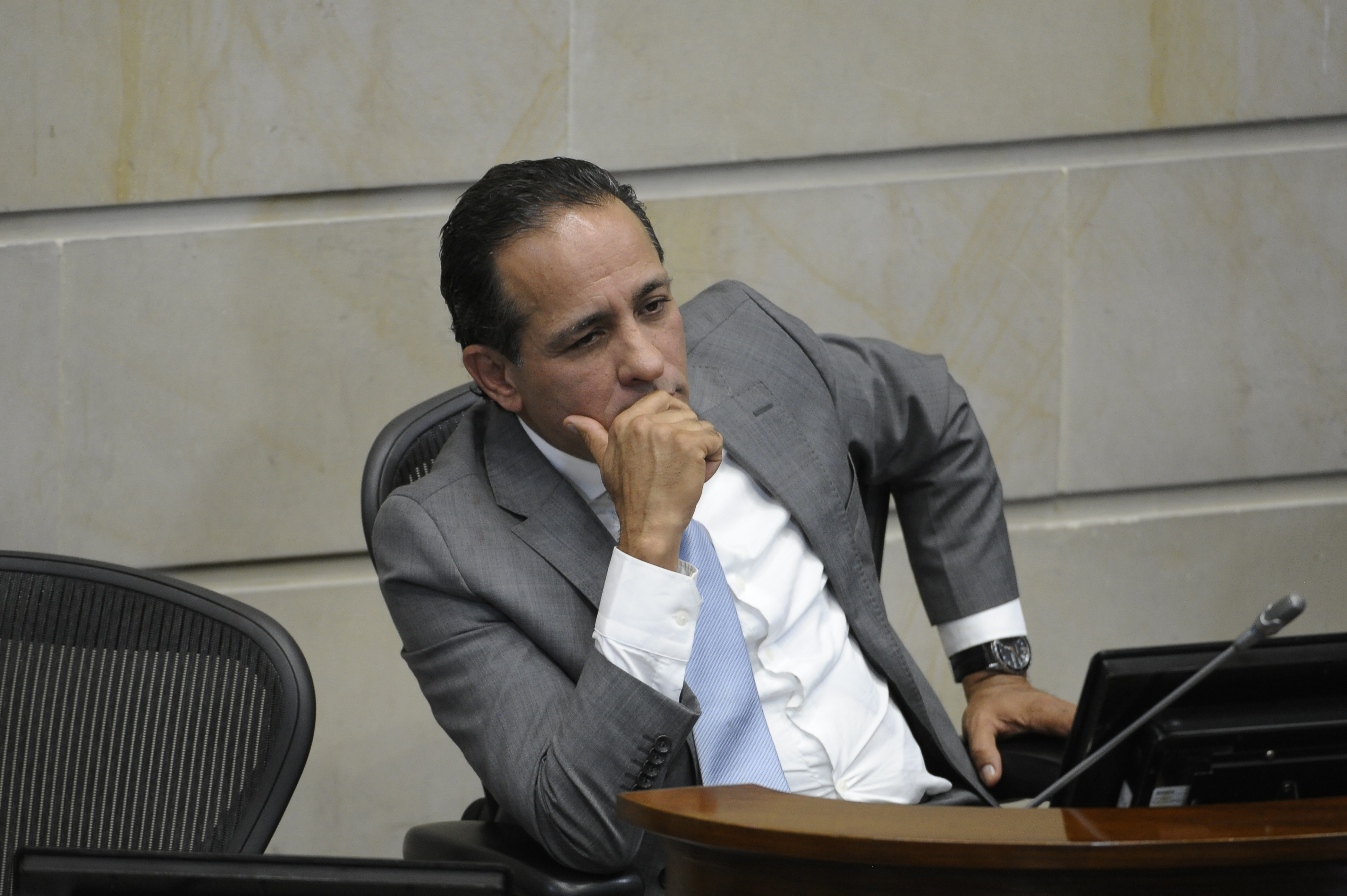 Imputarán a hombre que amenazó de muerte al senador Alexander López Maya