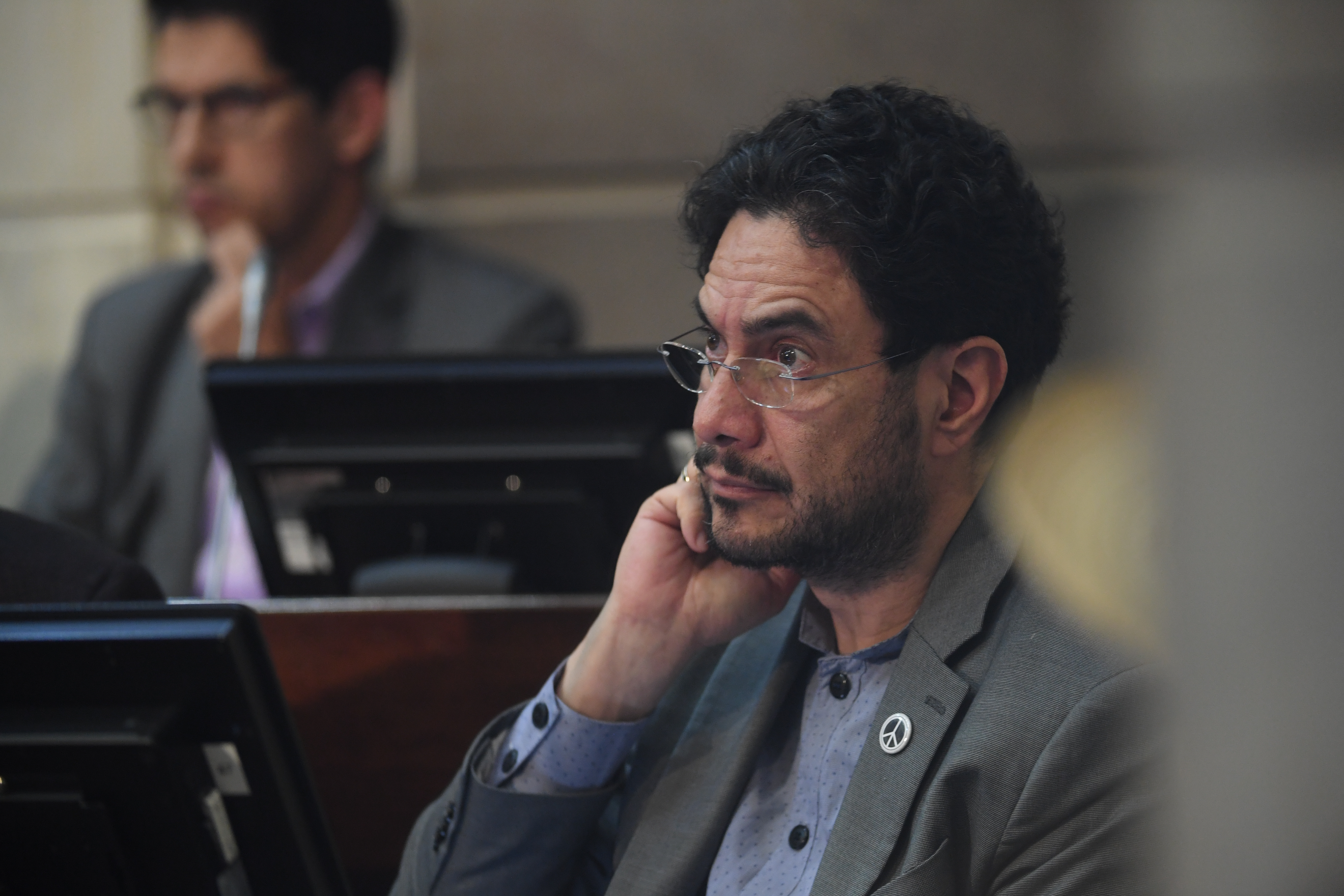 Cepeda no retirará proyecto sobre “obstrucción a la paz”, pero le hará correcciones