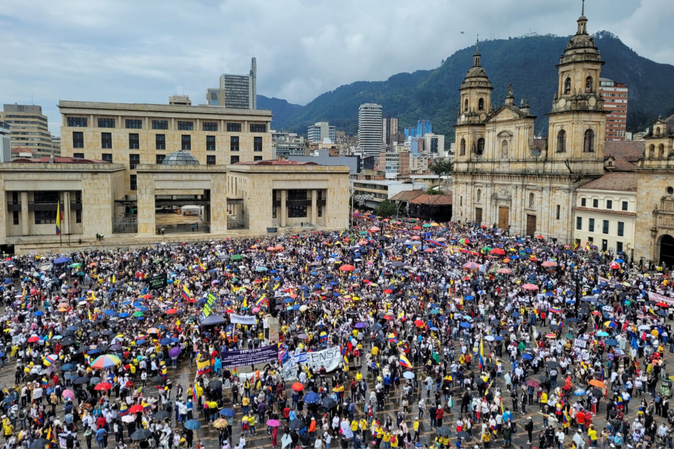 En la jornada de marchas contra el Gobierno del presidente Gustavo Petro este domingo, 21 de abril, salieron a las calles cerca de 250.000 personas.