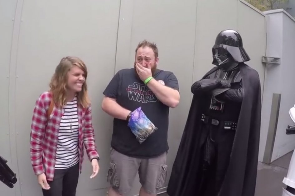 ‘Darth Vader’ sirve de excusa a una joven para anunciarle a su esposo que será padre