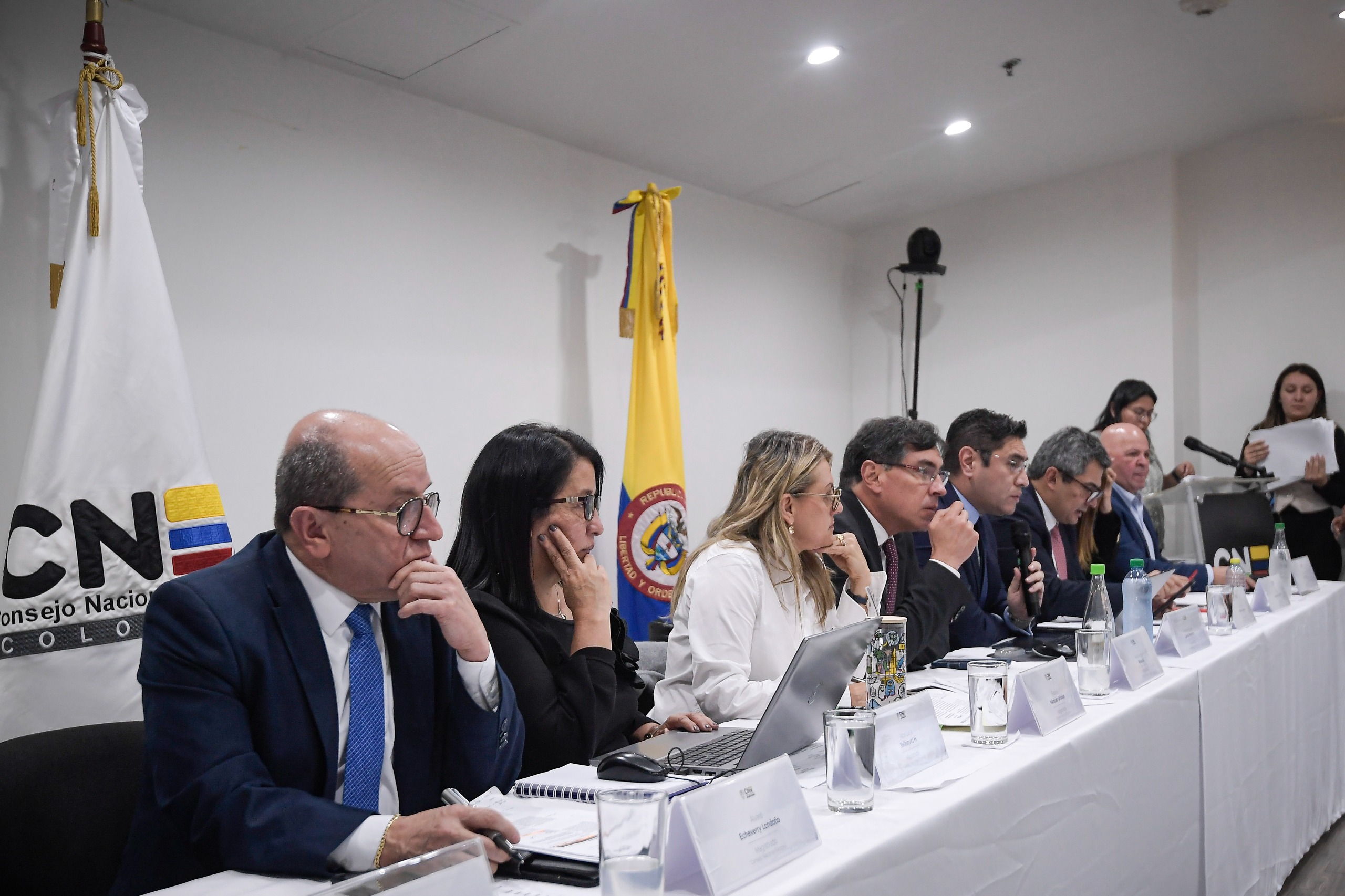 La izquierda también se juega sus cartas con la decisión del CNE sobre Iván Cepeda