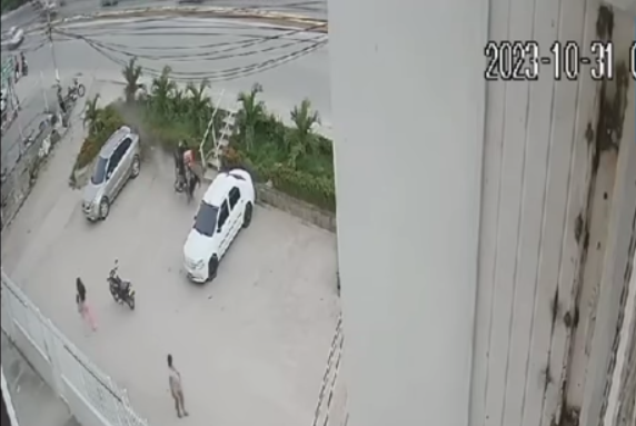Video: domiciliario provocó la muerte de su novia cuando hacía piruetas en su moto