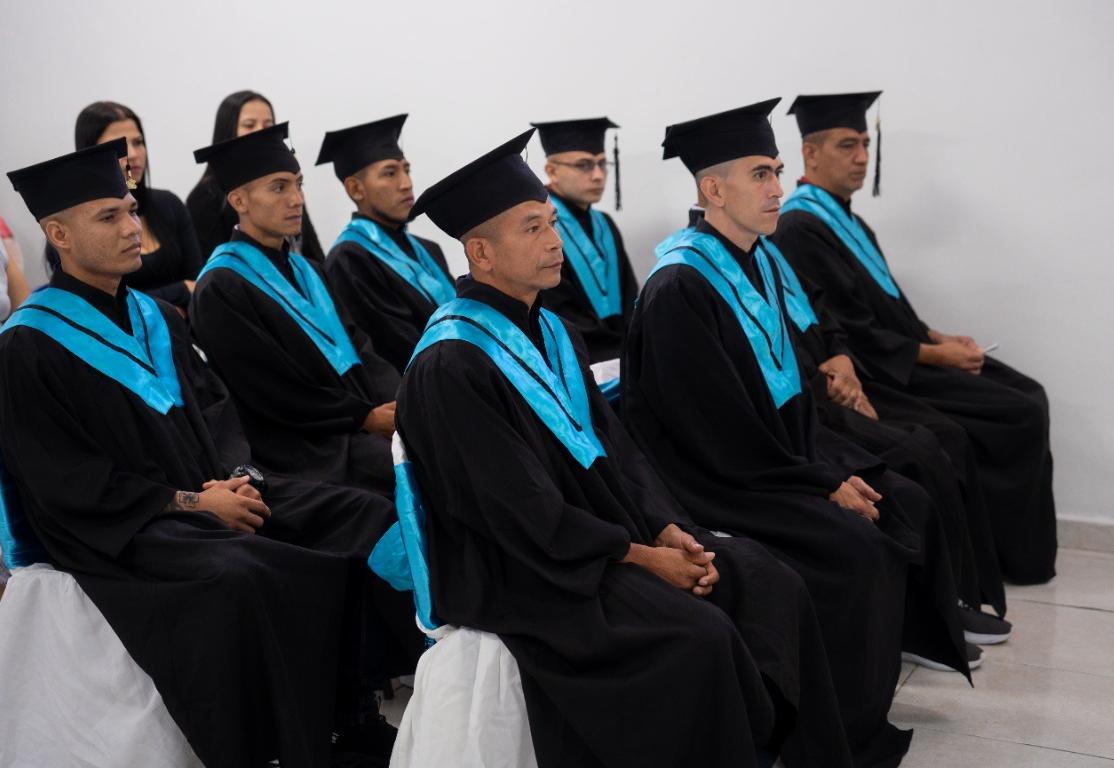 Quince presos  se gradúan de bachilleres en Pereira