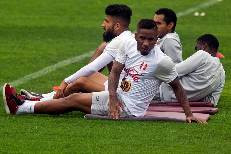 Jefferson Farfán, entre algodones