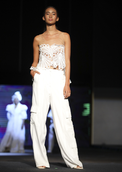 Paola Arango inauguró Cali Distrito Moda 2023 con su pasarela Bienaventuranza