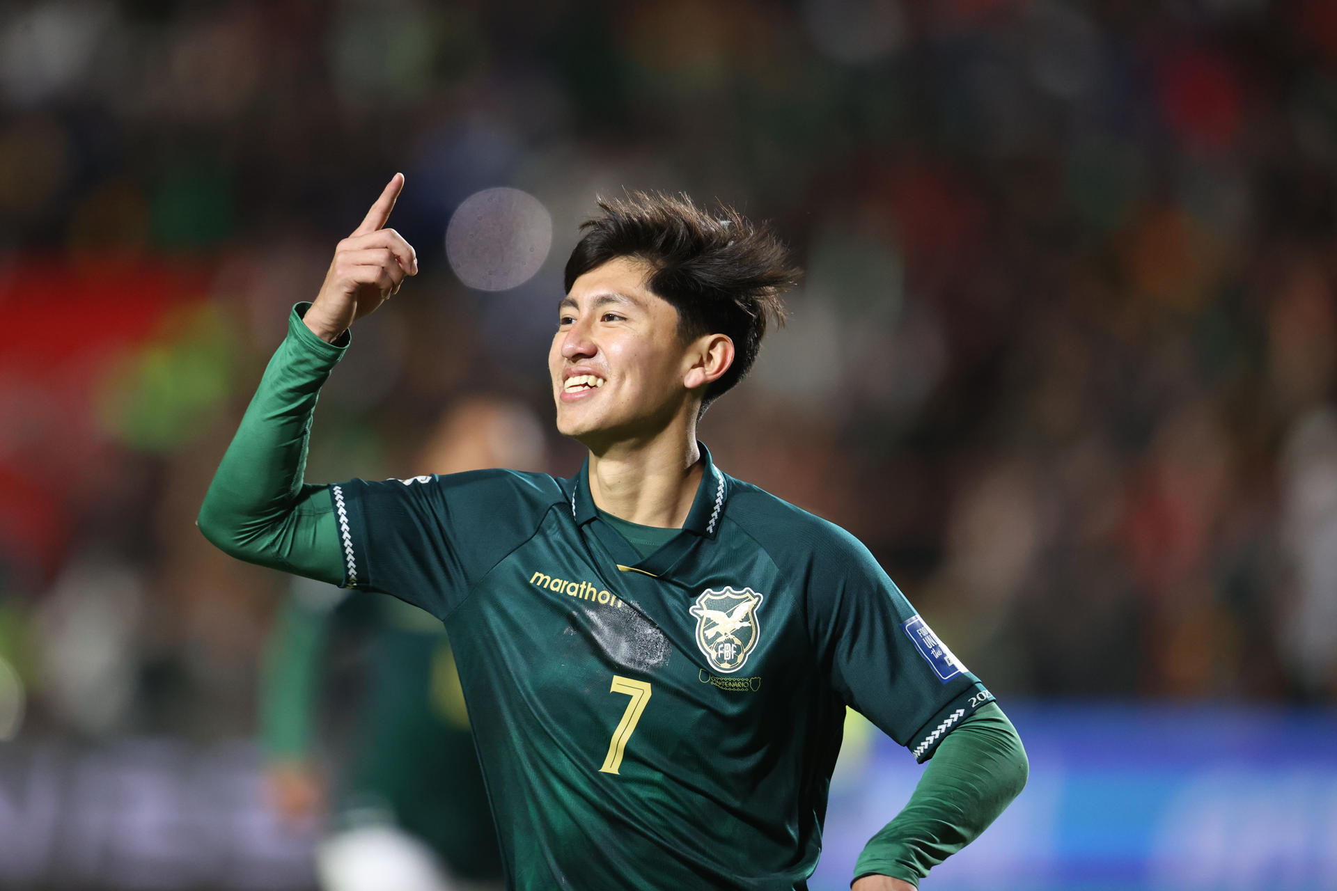 AMDEP3169. EL ALTO (BOLIVIA), 09/09/2025.- Miguel Terceros de Bolivia celebra un gol este martes, en un partido por las eliminatorias a la Copa Mundial 2026 entre Bolivia y Brasil en el Estadio Municipal de El Alto (Bolivia). EFE/ Luis Gandarillas