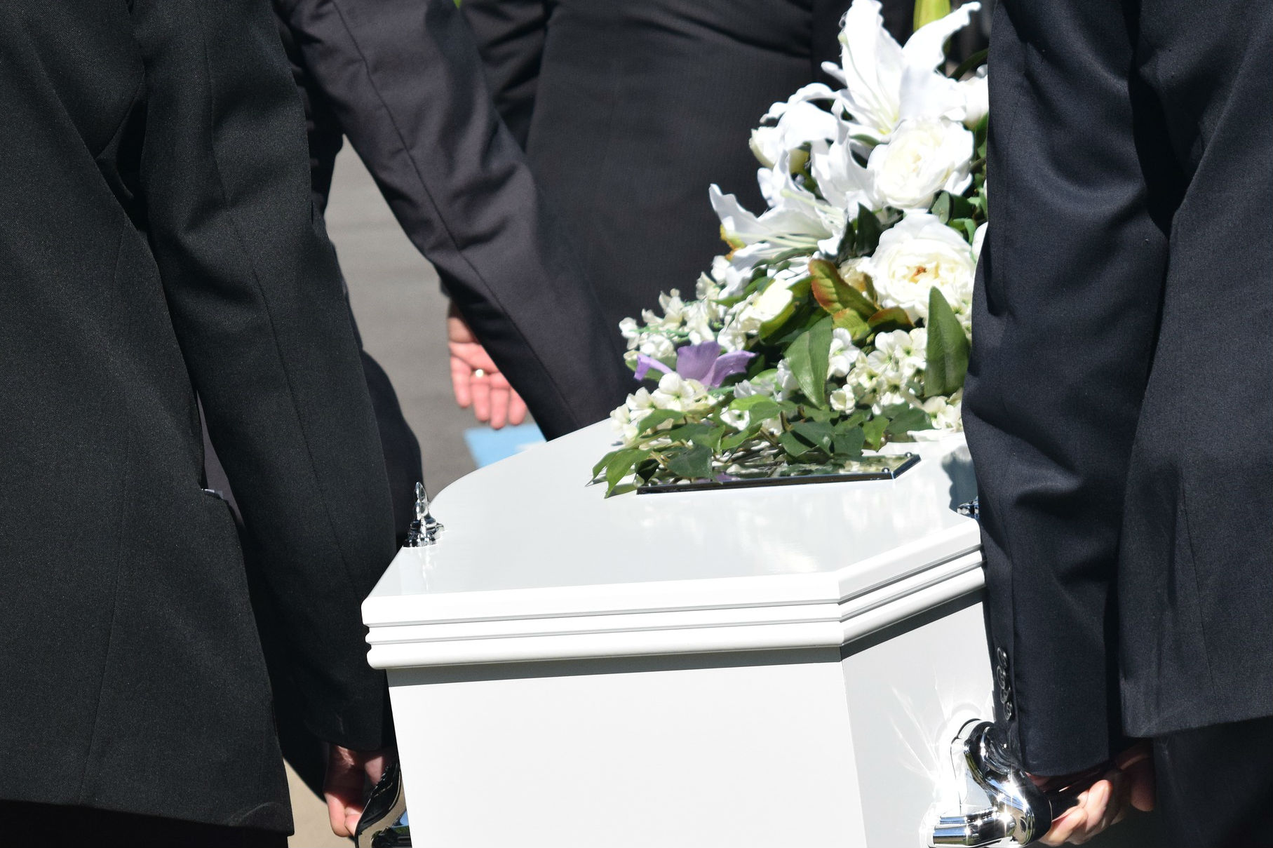 Mujer embarazada “da a luz” diez días después de morir