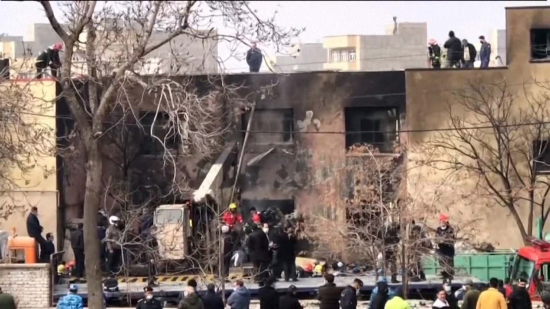 Tres muertos en Irán tras choque de un avión de combate contra una escuela