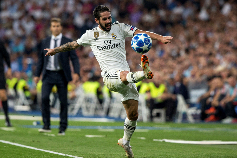 Isco, en el ojo de la tormenta con Solari