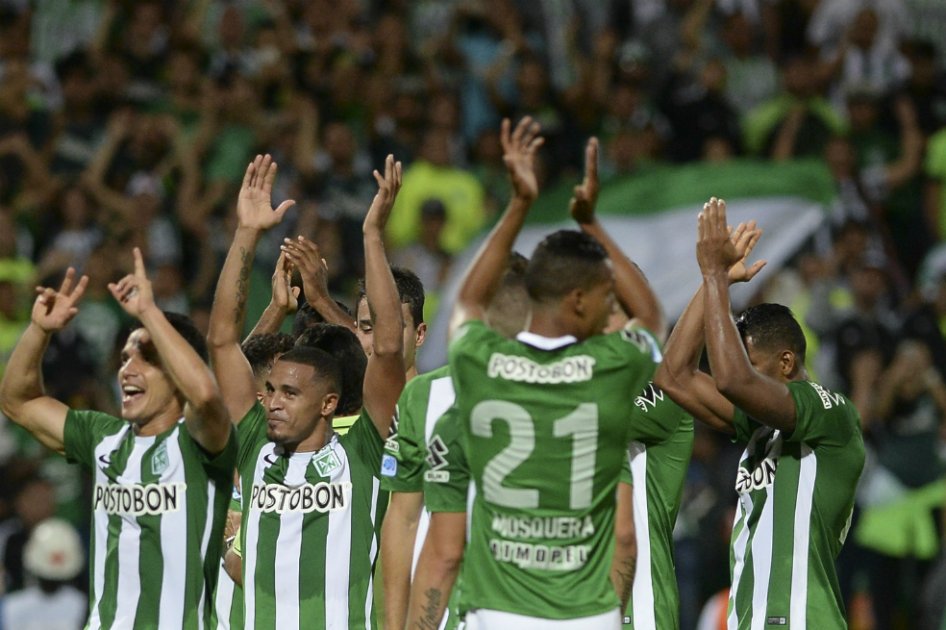 Los jugadores de Atlético Nacional celebran tras clasificarse, el jueves anterior, a la final de la Copa Sudamericana. / AFP
