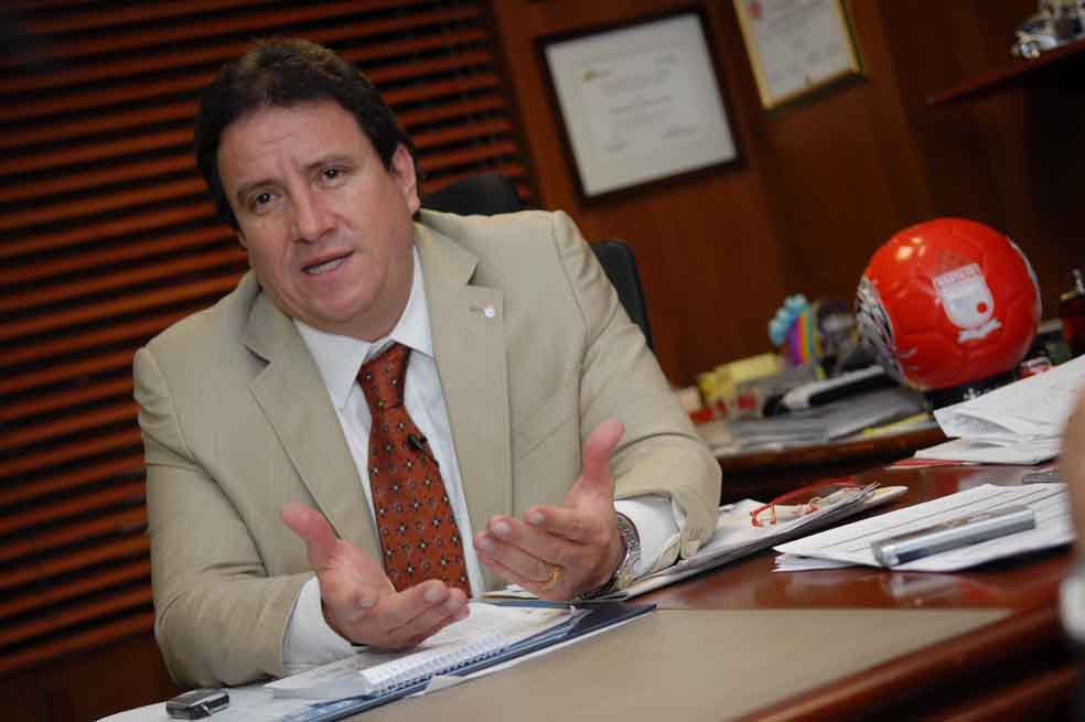 El hombre detrás de Santa Fe