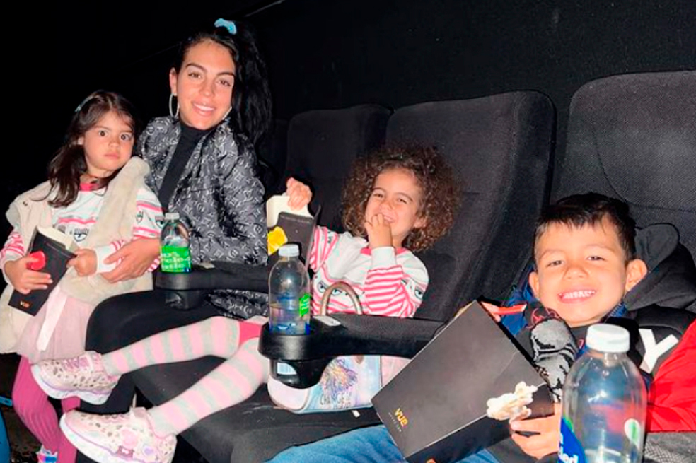 En 2017 nació Alana, la primera hija de Cristiano Ronaldo junto a Georgina Rodríguez. Ella tiene un estilo bastante particular, pues su cabello crespo y esponjado la distinguen de sus hermanos.