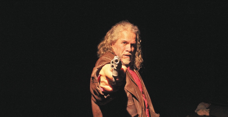 Rodrigo Rodríguez, actor y director de Ditirambo en la obra “El Ángel de la Culpa”. / Cortesía Ditirambo Teatro 