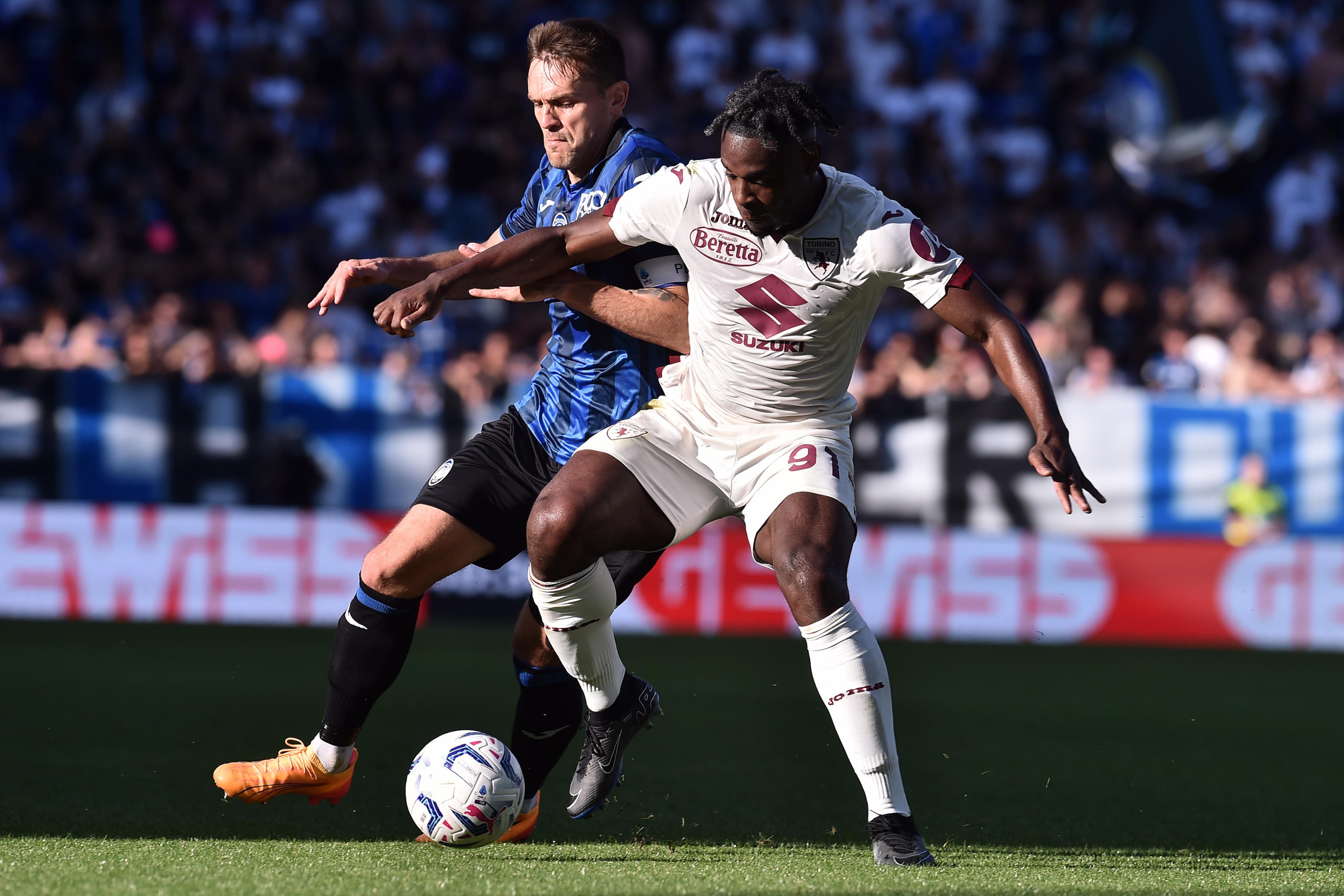 Duván Zapata fue ovacionado por los hinchas de Atalanta: video