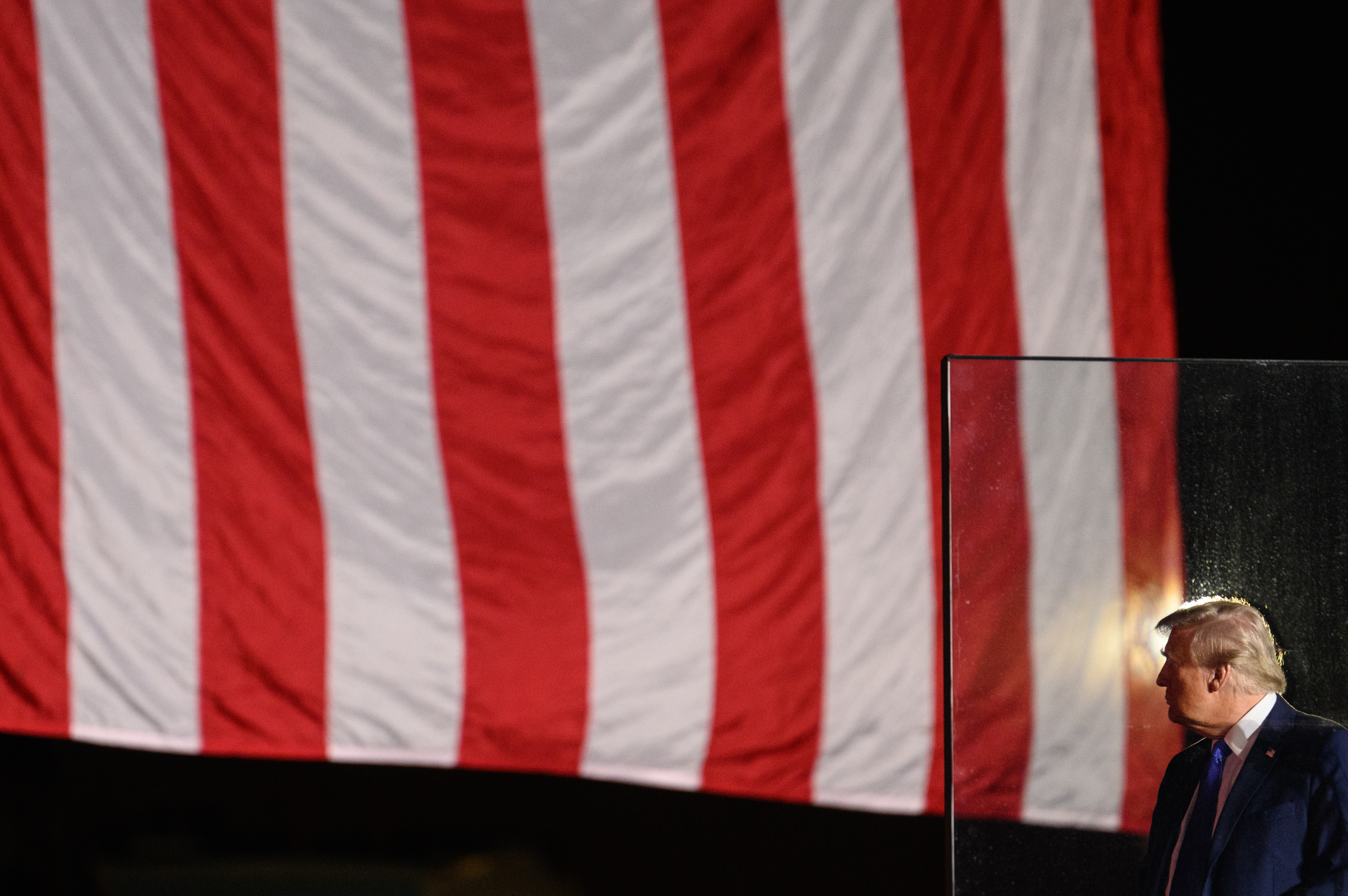 Latrobe (United States), 19/10/2024.- Former US president Donald Trump holds a campaign rally at Arnold Palmer Regional Airport in Latrobe, Pennsylvania, USA, 19 October 2024. Trump and his Democratic rival, Vice President Kamala Harris, are campaigning across the swing state of Pennsylvania in the closing weeks of the presidential election. (Elecciones) EFE/EPA/JUSTIN MERRIMAN