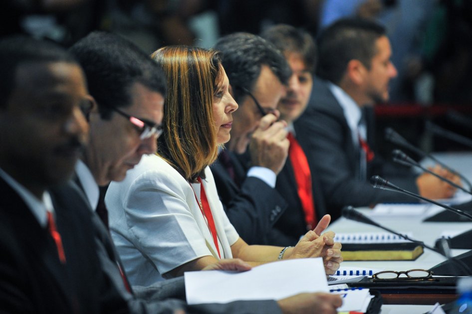 EE.UU. y Cuba negocian la agenda para reapertura de embajadas