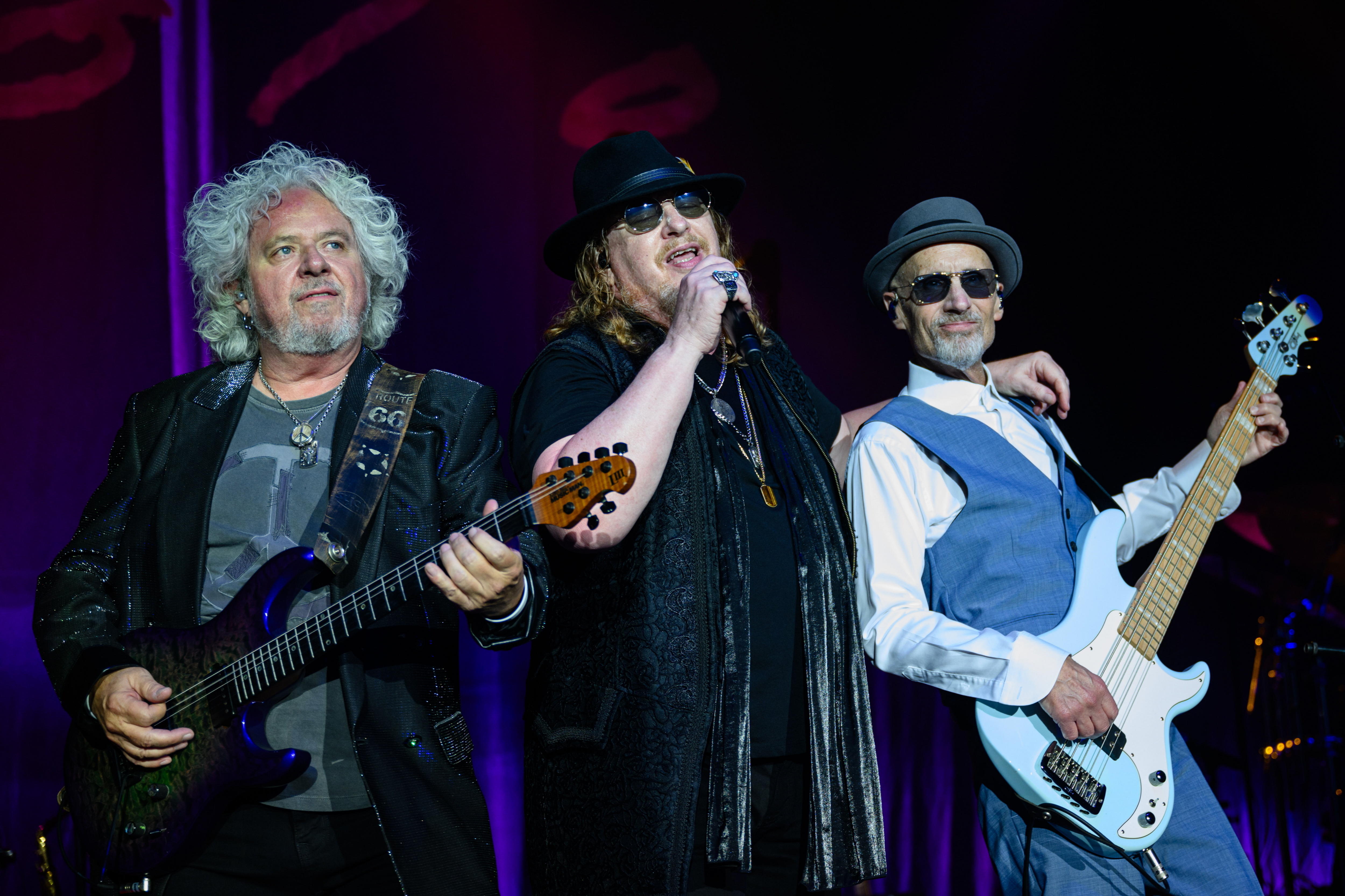 Veszprém (Hungary), 20/07/2024.- Steve Lukather, Joseph Williams and John Pierce (L-R) of the American rock band Toto perform during their concert at Veszpremfest festival in Veszprem, Hungary, 20 July 2024 (issued 21 July 2024). (Hungría) EFE/EPA/Tamas Vasvari HUNGARY OUT