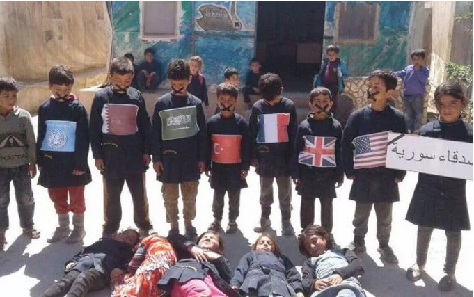 Niños en Siria protestan por abandono internacional tras ataque químico