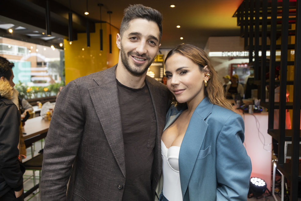 Carolina Gaitán sorprendió a su novio en la apertura de su restaurante.