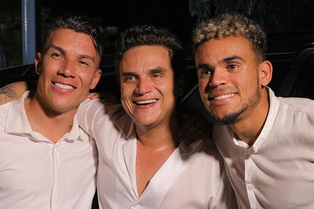 BODA: Silvestre Dangond cantó para Matheus Uribe, Luis Díaz y sus esposas.