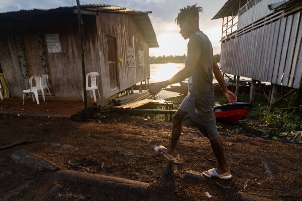 Las organizaciones étnicas calculan que entre agosto y septiembre 2.200 personas se han desplazado masivamente en el río San Juan, esta cifra representa casi la mitad de todos los desplazados de Chocó este año.