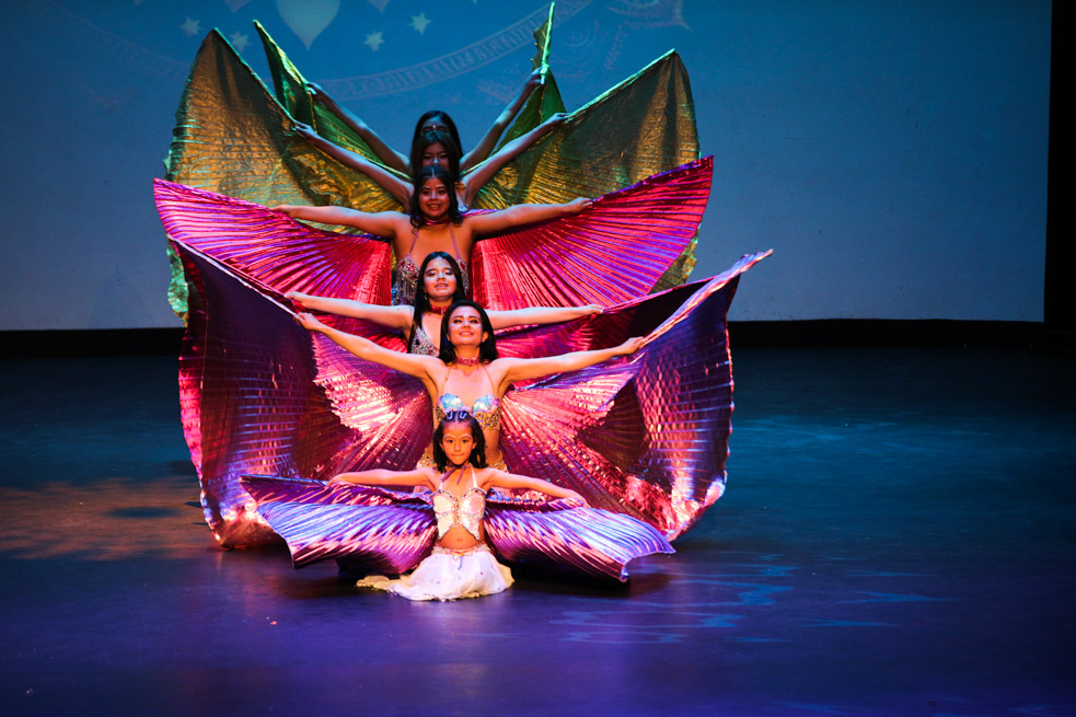 Antonina presento Magia Oriental, 29avo Festival de Danza Oriental en Colombia con 300 bailarinas en escena