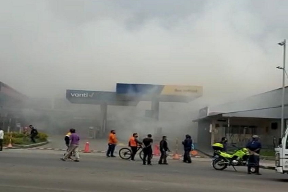 Dos personas afectadas tras incendio en una bodega de Bogotá