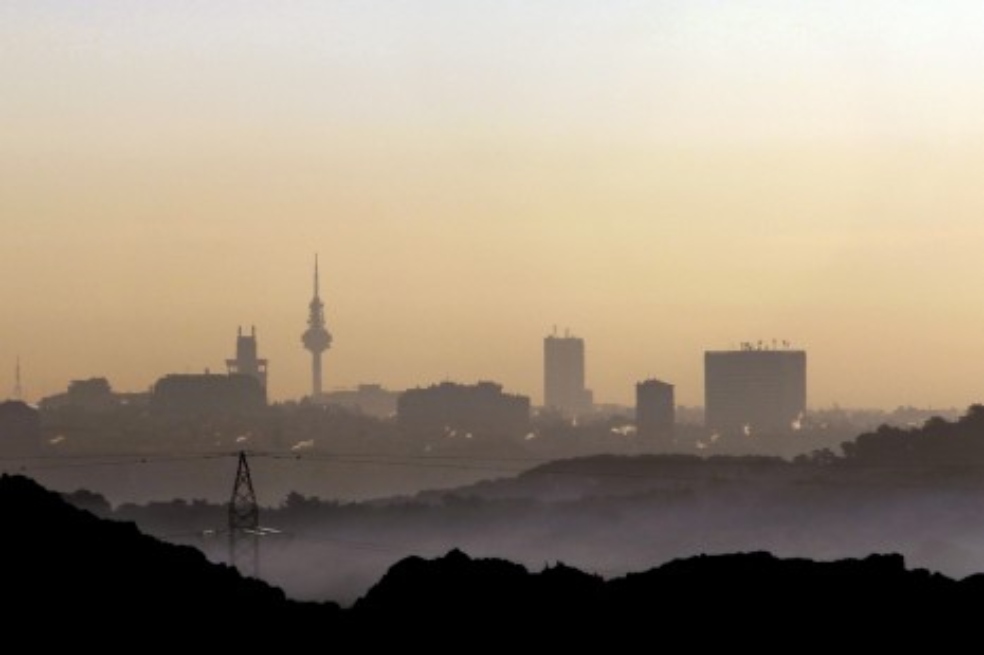 Contaminación atmosférica estaría causando latidos irregulares en jóvenes sanos