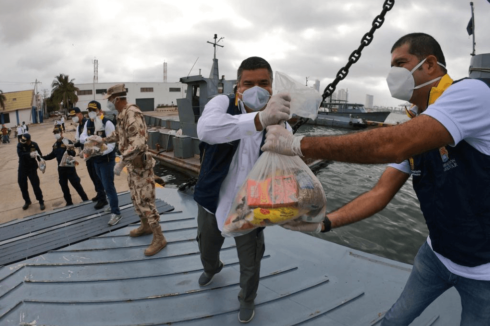 Llevan 1.000 mercados y 35.000 litros de agua a familias de zona insular de Cartagena