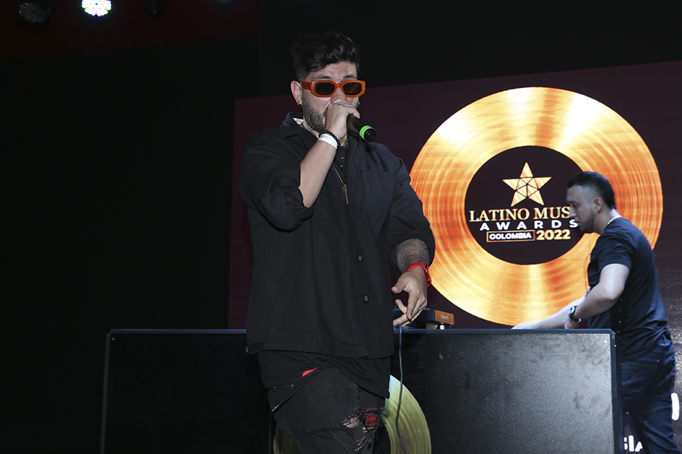 Manuel Shay Cancion Latino Show
