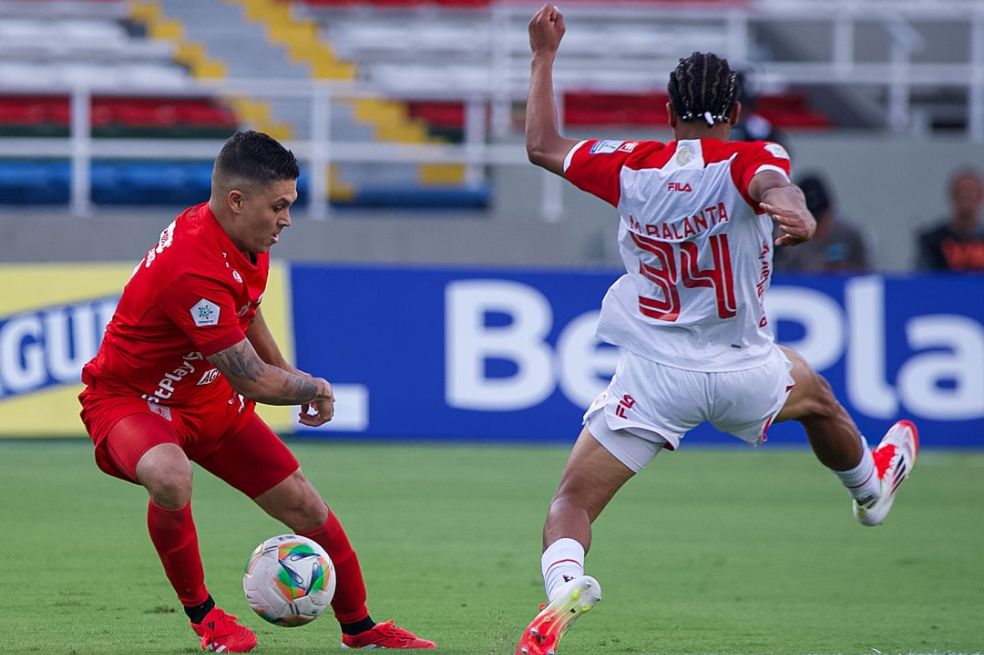 América venció a Santa Fe en el debut de Juan Fernando Quintero