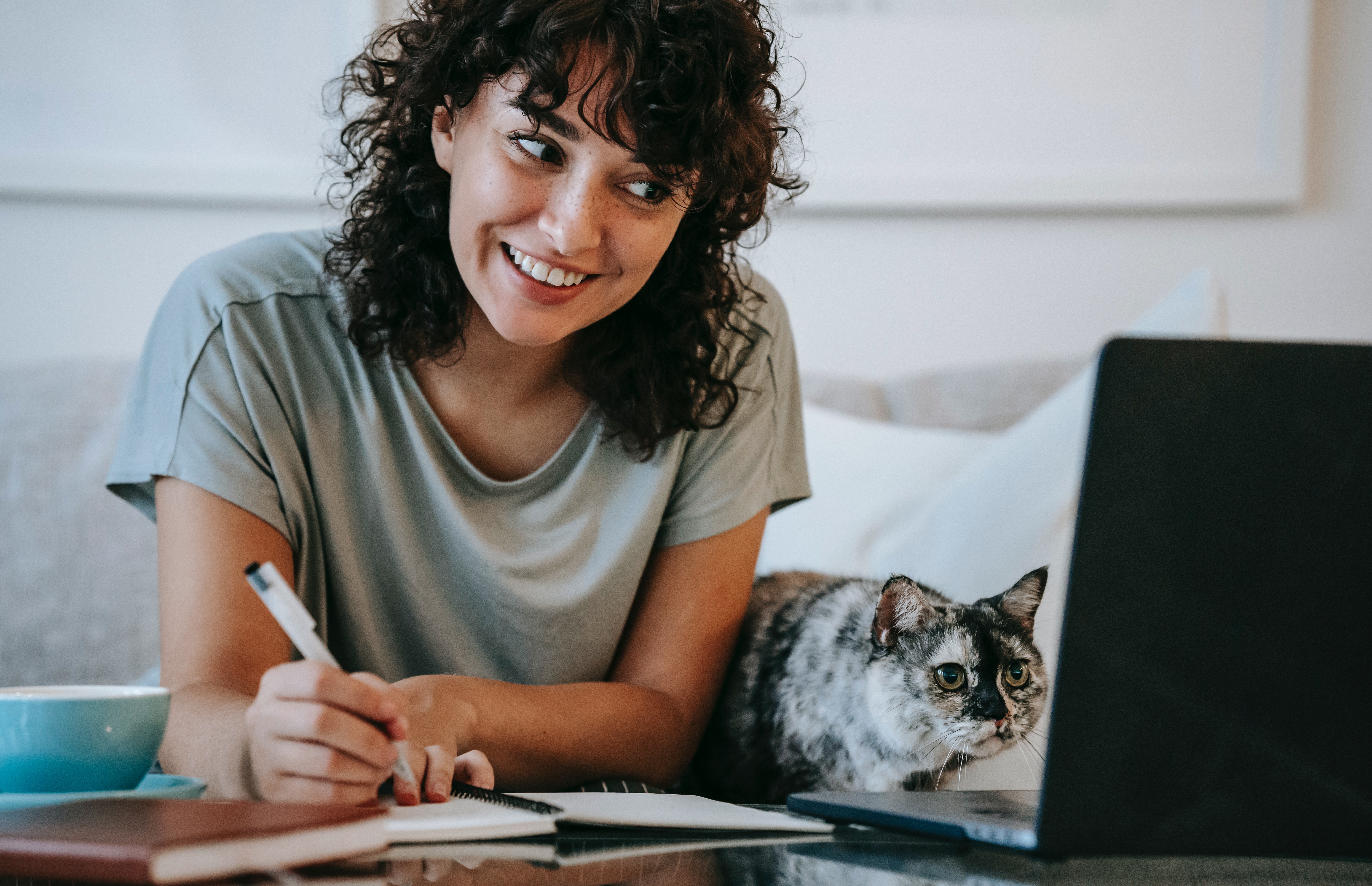 Hay 5.000 becas disponibles para emprendedoras en temas financieros y digitales
