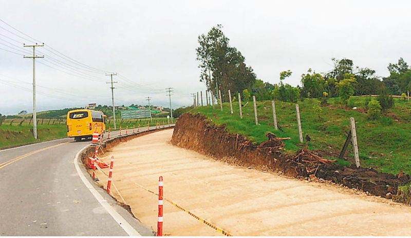 En los primeros tramos de la vía Perimetral de Oriente de Bogotá, los trabajos avanzan según el cronograma; pero los últimos dos están suspendidos. / Tomada de Agencia de Noticias UN