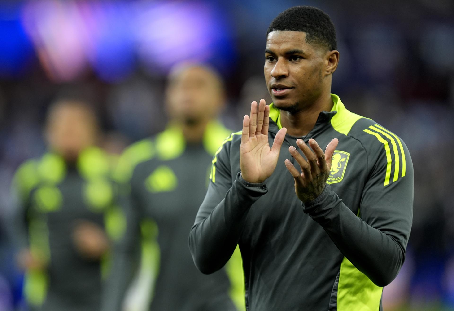 BIRMINGHAM (United Kingdom), 15/04/2025.- Marcus Rashford of Villa and teammates warm up before the UEFA Champions League quarter-finals 2nd leg soccer match between Aston Villa and Paris Saint-Germain, in Birmingham, Britain, 15 April 2025. (Liga de Campeones, Reino Unido) EFE/EPA/TIM KEETON