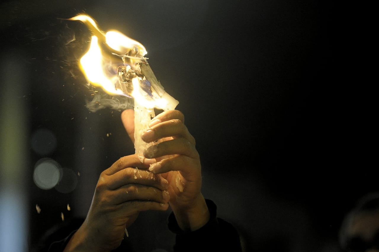 En el norte de Bogotá un grupo de ciudadanos rindió homenaje a las victimas del Paro Nacional.