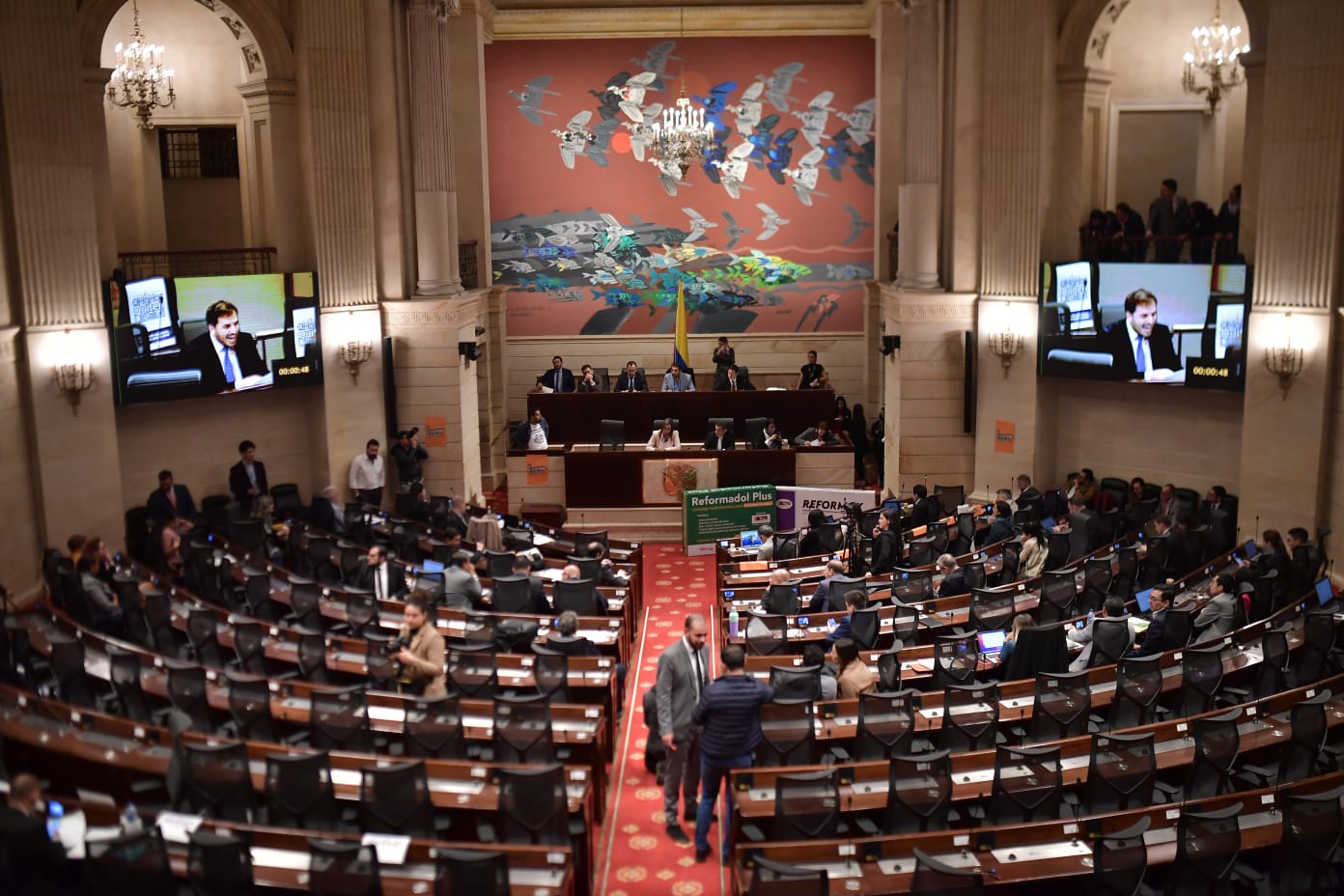 Con un voto liberal, la reforma a la salud del Gobierno sigue viva en el Congreso