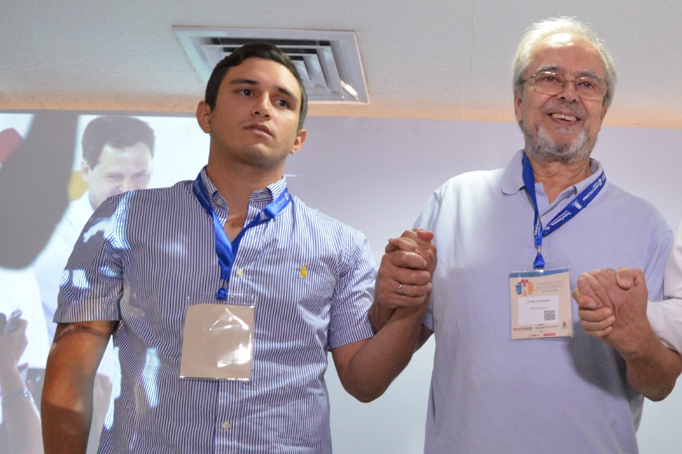 Tovar junto a Palmera, hermano de "Simón Trinidad", en 21016.Ómar Nieto-OACPTovar hijo, sin embargo, ha mostrado disposición en los últimos años, y luego de la firma del acuerdo de paz con las Farc, para participar en eventos de reconciliación que han sido organizados en el país. De hecho, estuvo en un recordado encuentro en 2016 con Jaime Palmera, hermano de Ricardo Palmera Pinera, conocido como Simón Trinidad, quien comandó el Bloque Caribe de las Fuerzas Armadas Revolucionarias del Colombia.