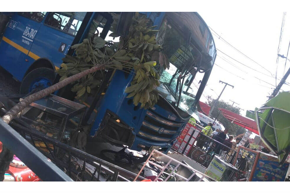 Un muerto deja choque de bus del SITP en el sur de Bogotá